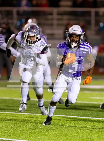 Thumbnail 3 in Kankakee @ Mascoutah (IHSA 5A Second Round Playoff) photogallery.