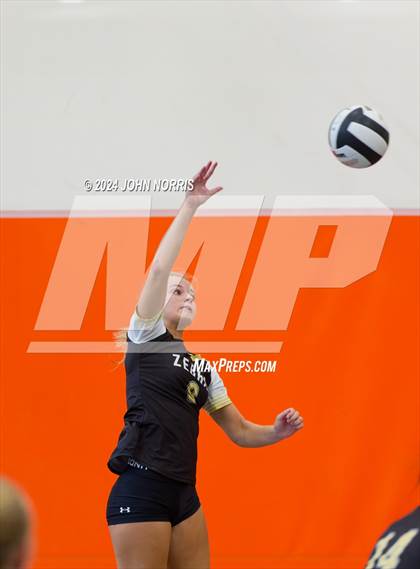 Thumbnail 2 in Rochester vs. Tippecanoe Valley (Warsaw Invite) photogallery.