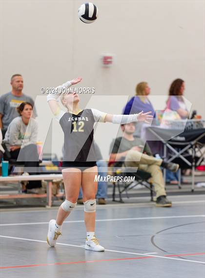 Thumbnail 2 in Rochester vs. Tippecanoe Valley (Warsaw Invite) photogallery.