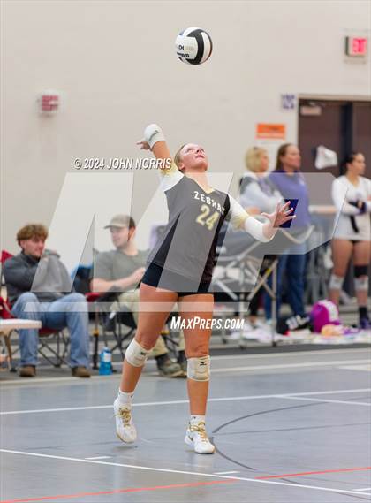Thumbnail 3 in Rochester vs. Tippecanoe Valley (Warsaw Invite) photogallery.