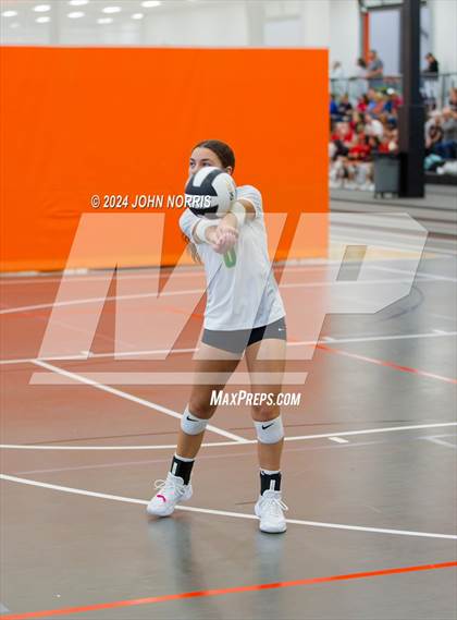 Thumbnail 3 in Rochester vs. Tippecanoe Valley (Warsaw Invite) photogallery.