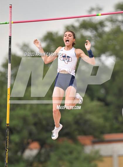 Thumbnail 1 in UIL 5A Track & Field Finals photogallery.
