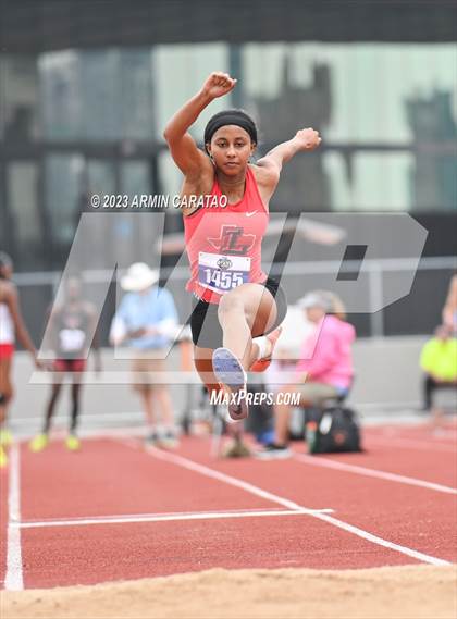 Thumbnail 1 in UIL 5A Track & Field Finals photogallery.