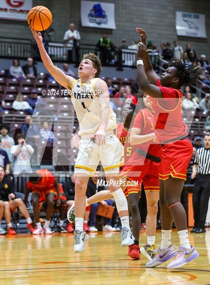 Thumbnail 3 in Judge Memorial Catholic vs. Emery (UHSAA 3A Quartertfinal) photogallery.