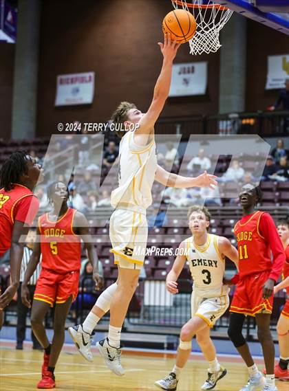 Thumbnail 3 in Judge Memorial Catholic vs. Emery (UHSAA 3A Quartertfinal) photogallery.