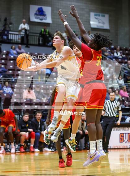 Thumbnail 3 in Judge Memorial Catholic vs. Emery (UHSAA 3A Quartertfinal) photogallery.
