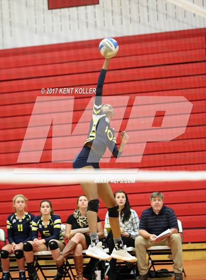 Thumbnail 3 in Grosse Pointe South @ Chippewa Valley photogallery.
