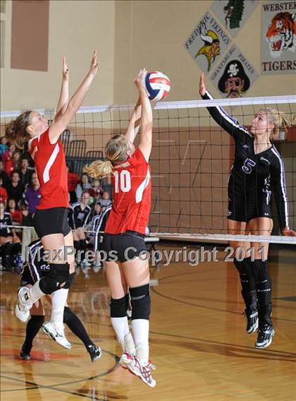 Thumbnail 1 in Grantsburg vs. Washburn (WIAA Sectional Semi-Finals) photogallery.