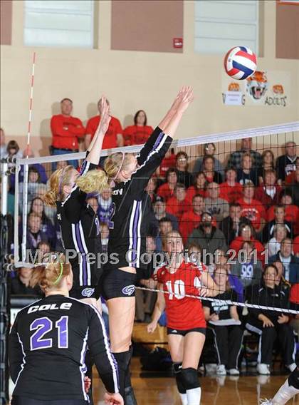 Thumbnail 1 in Grantsburg vs. Washburn (WIAA Sectional Semi-Finals) photogallery.