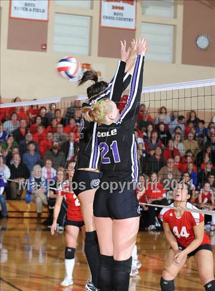 Thumbnail 2 in Grantsburg vs. Washburn (WIAA Sectional Semi-Finals) photogallery.