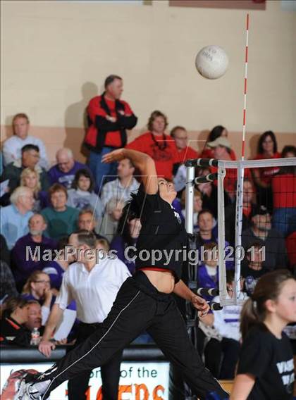 Thumbnail 3 in Grantsburg vs. Washburn (WIAA Sectional Semi-Finals) photogallery.