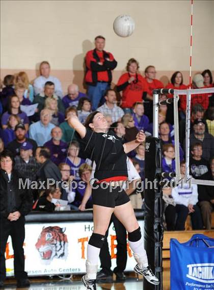 Thumbnail 2 in Grantsburg vs. Washburn (WIAA Sectional Semi-Finals) photogallery.