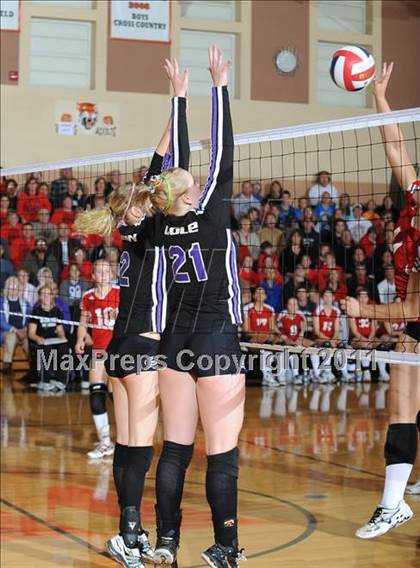 Thumbnail 2 in Grantsburg vs. Washburn (WIAA Sectional Semi-Finals) photogallery.