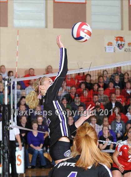 Thumbnail 3 in Grantsburg vs. Washburn (WIAA Sectional Semi-Finals) photogallery.