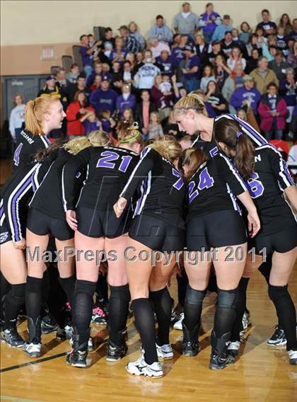 Thumbnail 2 in Grantsburg vs. Washburn (WIAA Sectional Semi-Finals) photogallery.