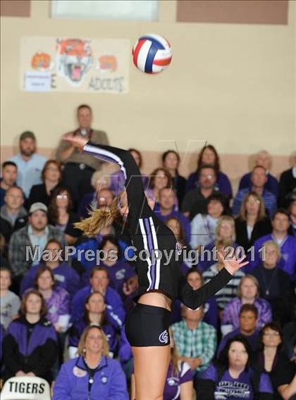 Thumbnail 2 in Grantsburg vs. Washburn (WIAA Sectional Semi-Finals) photogallery.