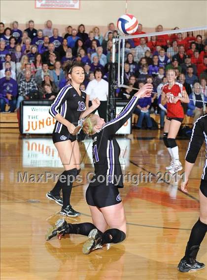 Thumbnail 2 in Grantsburg vs. Washburn (WIAA Sectional Semi-Finals) photogallery.