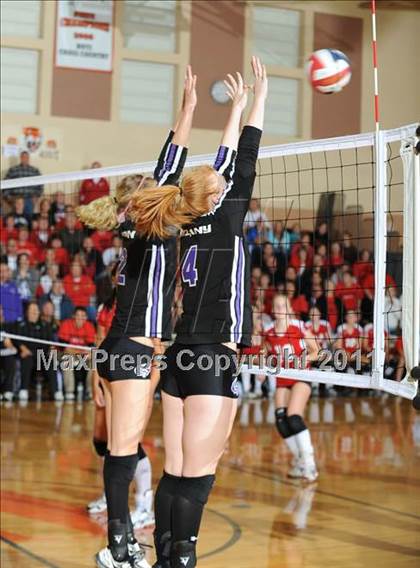 Thumbnail 1 in Grantsburg vs. Washburn (WIAA Sectional Semi-Finals) photogallery.
