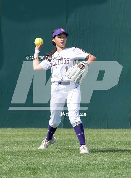 Thumbnail 3 in Lee [Robert E.] vs McAllen (NEISD Softball Tournament) photogallery.