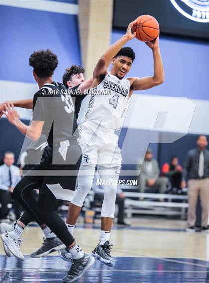 Thumbnail 2 in Sierra Canyon vs Santa Clarita Christian (Sierra Canyon Invitational) photogallery.