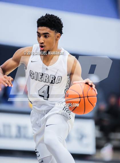 Thumbnail 2 in Sierra Canyon vs Santa Clarita Christian (Sierra Canyon Invitational) photogallery.