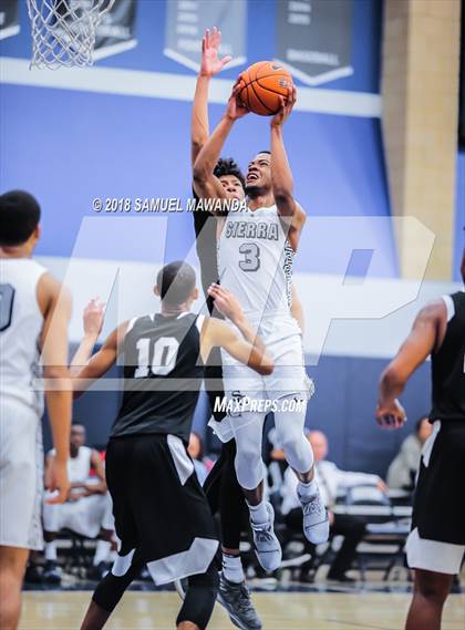 Thumbnail 1 in Sierra Canyon vs Santa Clarita Christian (Sierra Canyon Invitational) photogallery.