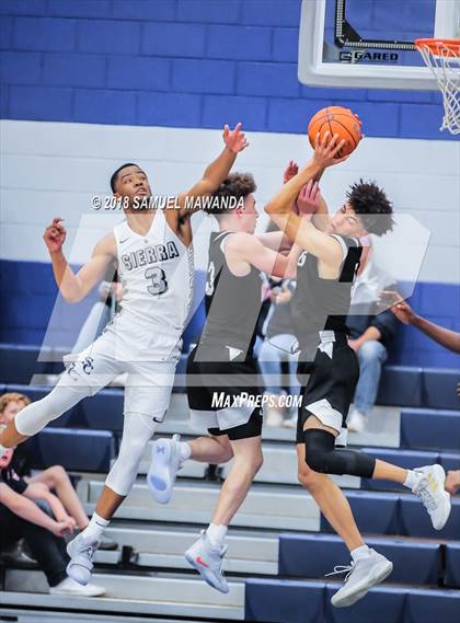 Thumbnail 2 in Sierra Canyon vs Santa Clarita Christian (Sierra Canyon Invitational) photogallery.
