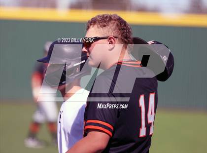 Thumbnail 1 in Grand Saline vs Kaufman photogallery.
