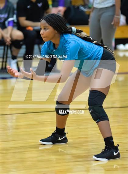 Thumbnail 3 in Morton Ranch vs Royal photogallery.
