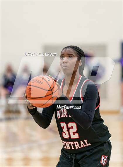 Thumbnail 2 in North Central vs Brownsburg (IHSAA 4A Regional semi-final) photogallery.