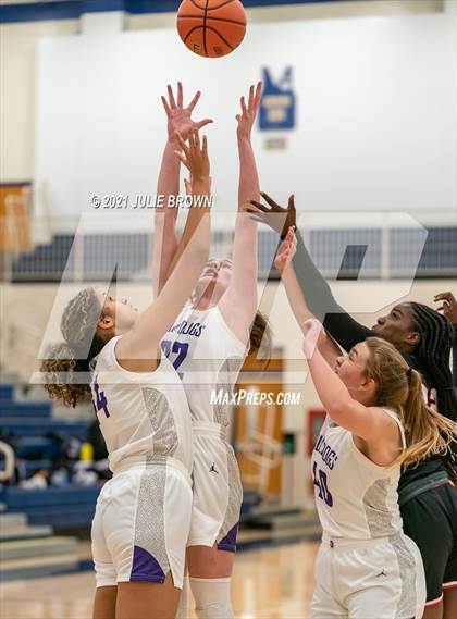 Thumbnail 1 in North Central vs Brownsburg (IHSAA 4A Regional semi-final) photogallery.