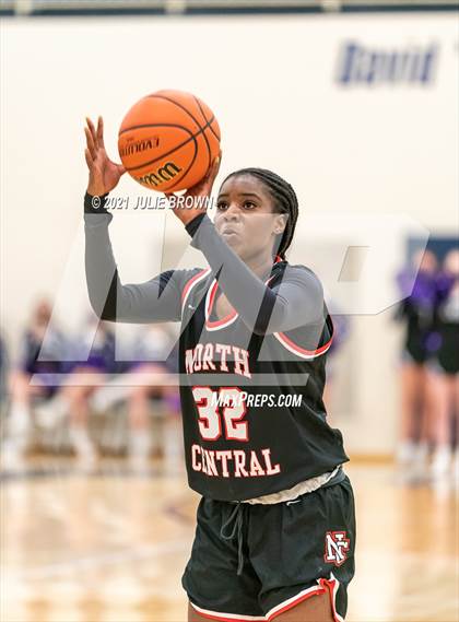 Thumbnail 1 in North Central vs Brownsburg (IHSAA 4A Regional semi-final) photogallery.