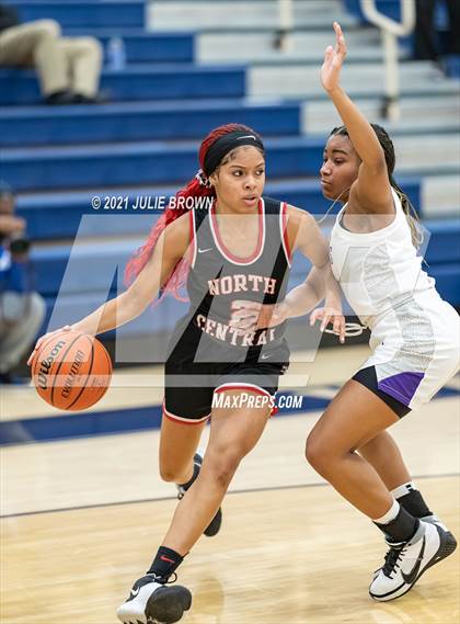 Thumbnail 2 in North Central vs Brownsburg (IHSAA 4A Regional semi-final) photogallery.