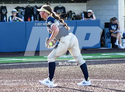 Thumbnail 3 in Lake Creek vs Barbers Hill (UIL 5A Regional Final) photogallery.