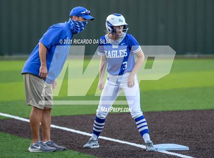 Thumbnail 3 in Lake Creek vs Barbers Hill (UIL 5A Regional Final) photogallery.