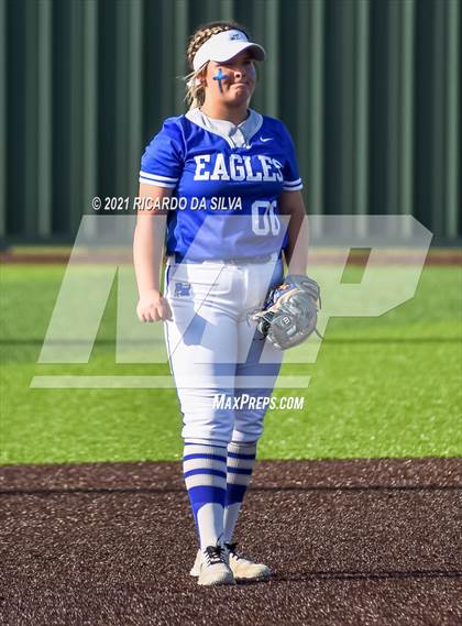Thumbnail 1 in Lake Creek vs Barbers Hill (UIL 5A Regional Final) photogallery.