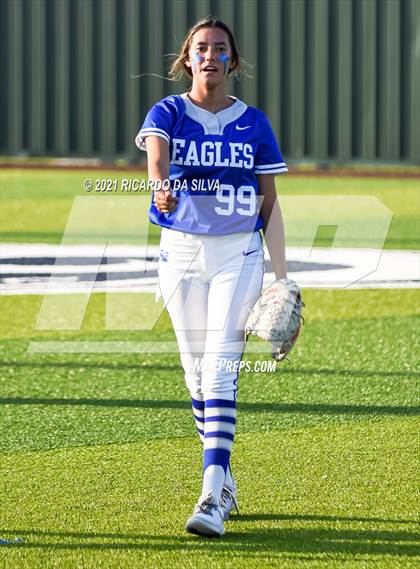 Thumbnail 1 in Lake Creek vs Barbers Hill (UIL 5A Regional Final) photogallery.