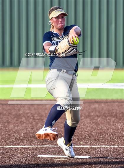 Thumbnail 1 in Lake Creek vs Barbers Hill (UIL 5A Regional Final) photogallery.