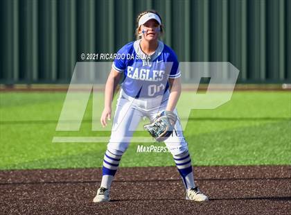 Thumbnail 2 in Lake Creek vs Barbers Hill (UIL 5A Regional Final) photogallery.
