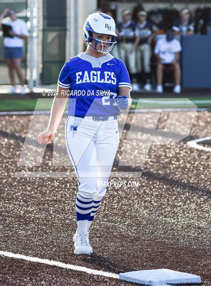 Thumbnail 2 in Lake Creek vs Barbers Hill (UIL 5A Regional Final) photogallery.