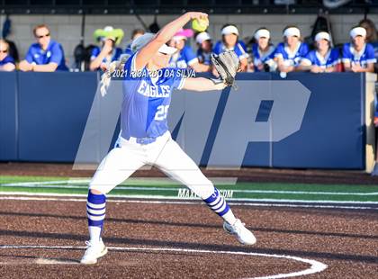 Thumbnail 1 in Lake Creek vs Barbers Hill (UIL 5A Regional Final) photogallery.