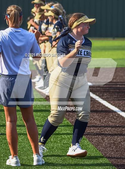 Thumbnail 3 in Lake Creek vs Barbers Hill (UIL 5A Regional Final) photogallery.