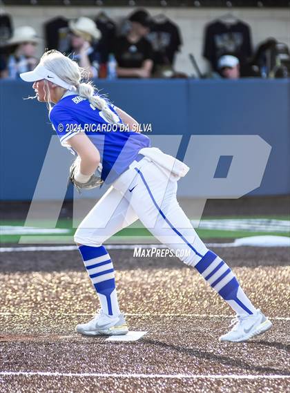 Thumbnail 2 in Lake Creek vs Barbers Hill (UIL 5A Regional Final) photogallery.