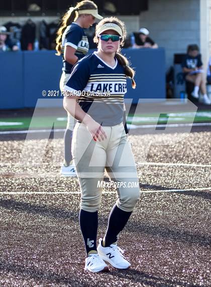 Thumbnail 2 in Lake Creek vs Barbers Hill (UIL 5A Regional Final) photogallery.