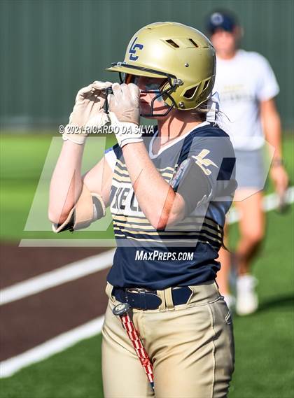 Thumbnail 1 in Lake Creek vs Barbers Hill (UIL 5A Regional Final) photogallery.