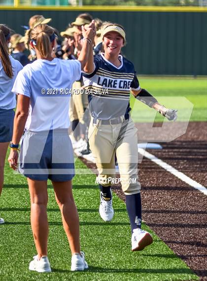 Thumbnail 2 in Lake Creek vs Barbers Hill (UIL 5A Regional Final) photogallery.