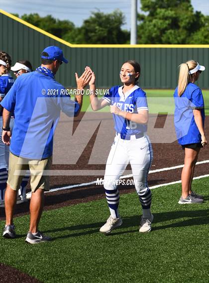 Thumbnail 3 in Lake Creek vs Barbers Hill (UIL 5A Regional Final) photogallery.