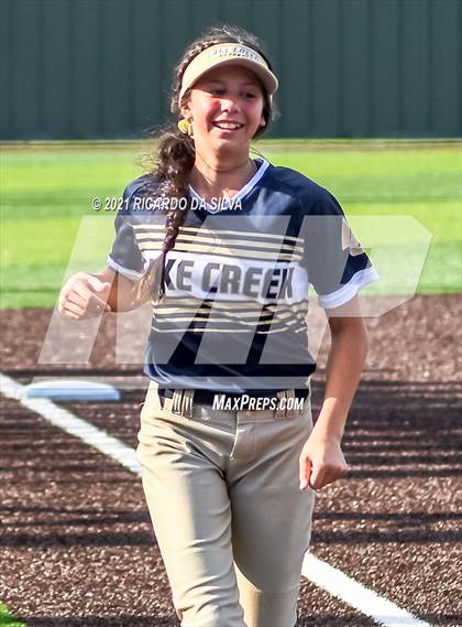 Thumbnail 2 in Lake Creek vs Barbers Hill (UIL 5A Regional Final) photogallery.