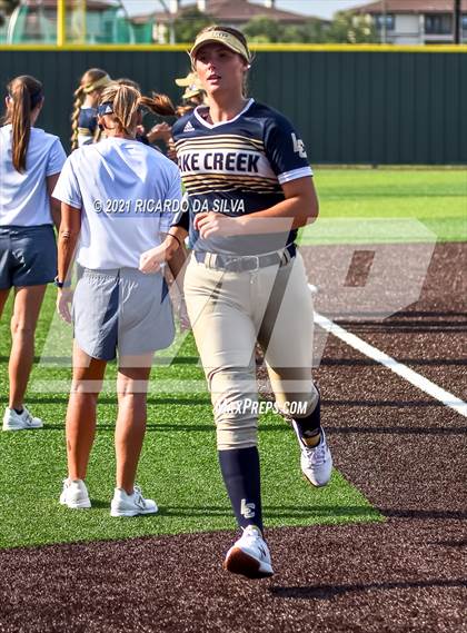Thumbnail 3 in Lake Creek vs Barbers Hill (UIL 5A Regional Final) photogallery.