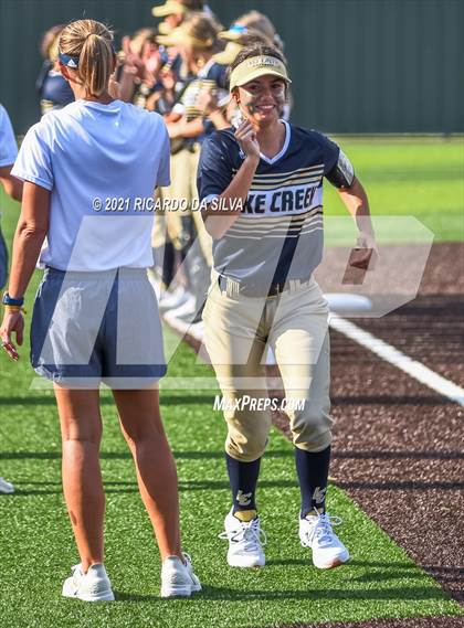Thumbnail 2 in Lake Creek vs Barbers Hill (UIL 5A Regional Final) photogallery.